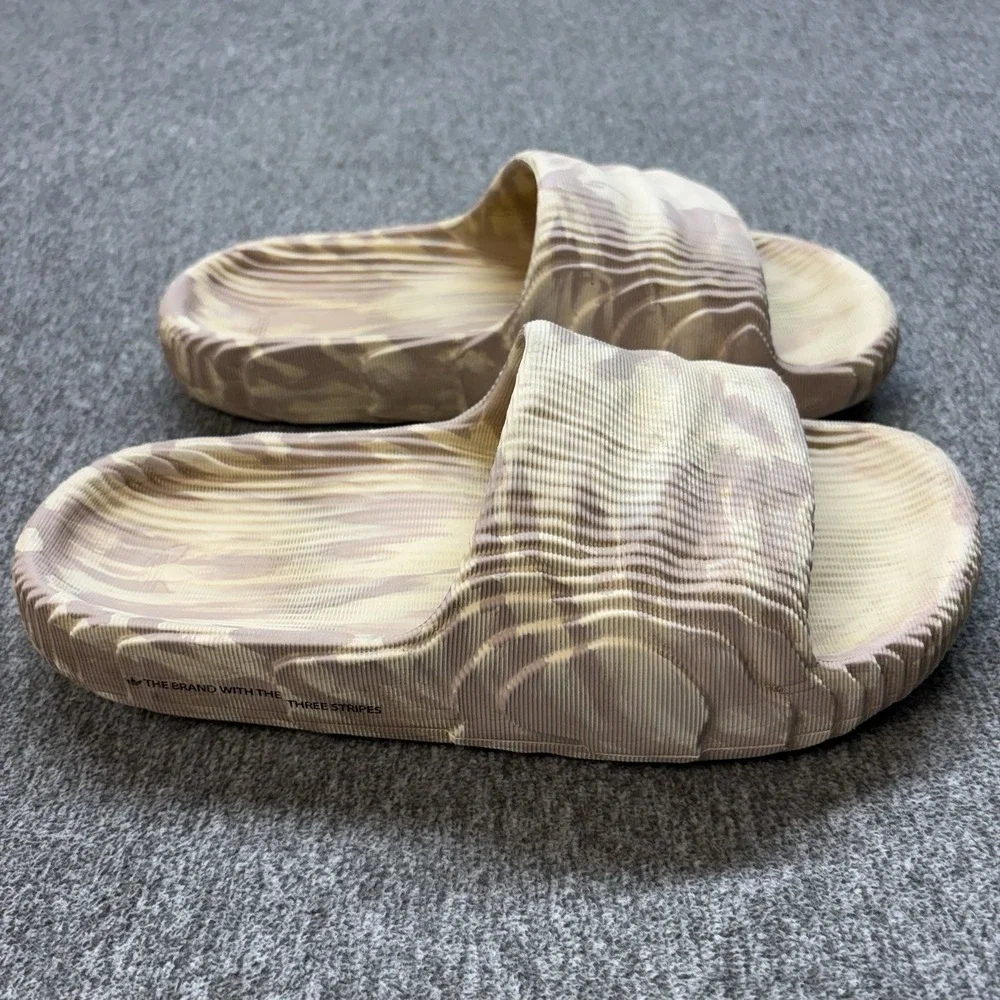 adidas Adilette Men's Beige Slide Sandals US 10 Synthetic Lightweight Slip-On